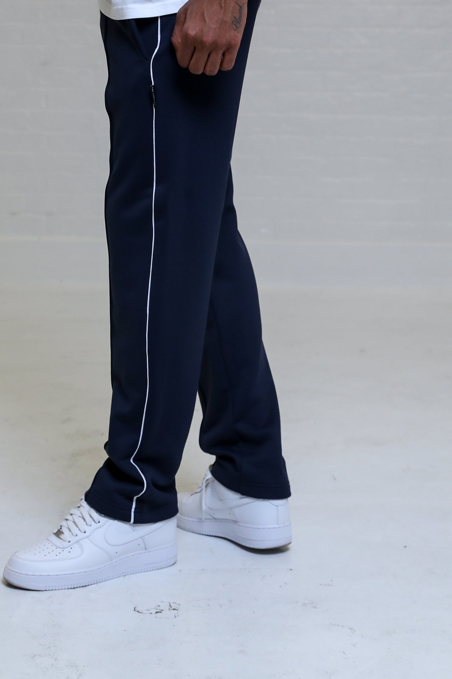NAVY - ELEVATED EDGE - JOGGER