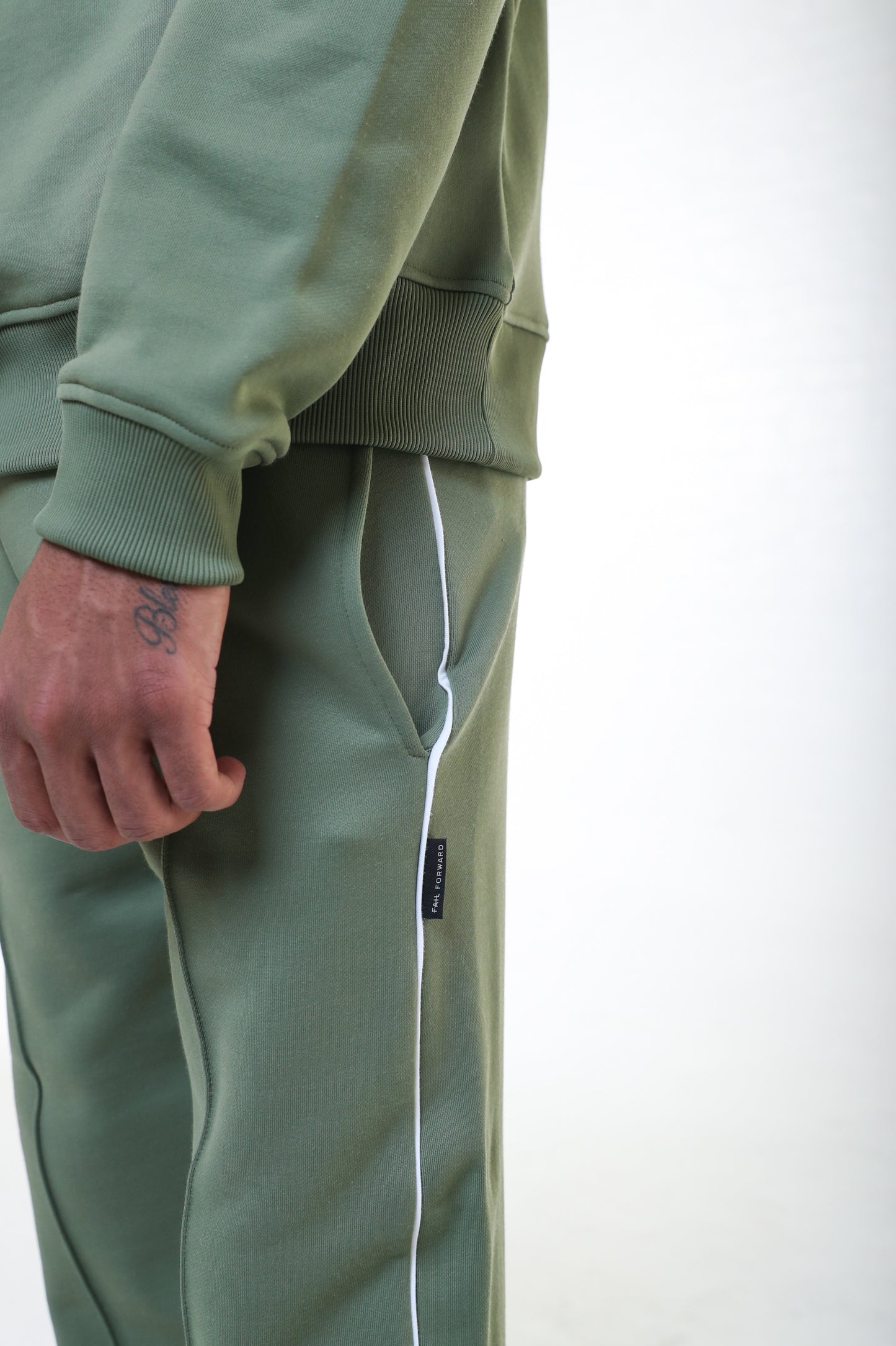 GREEN - ELEVATED EDGE - JOGGERS