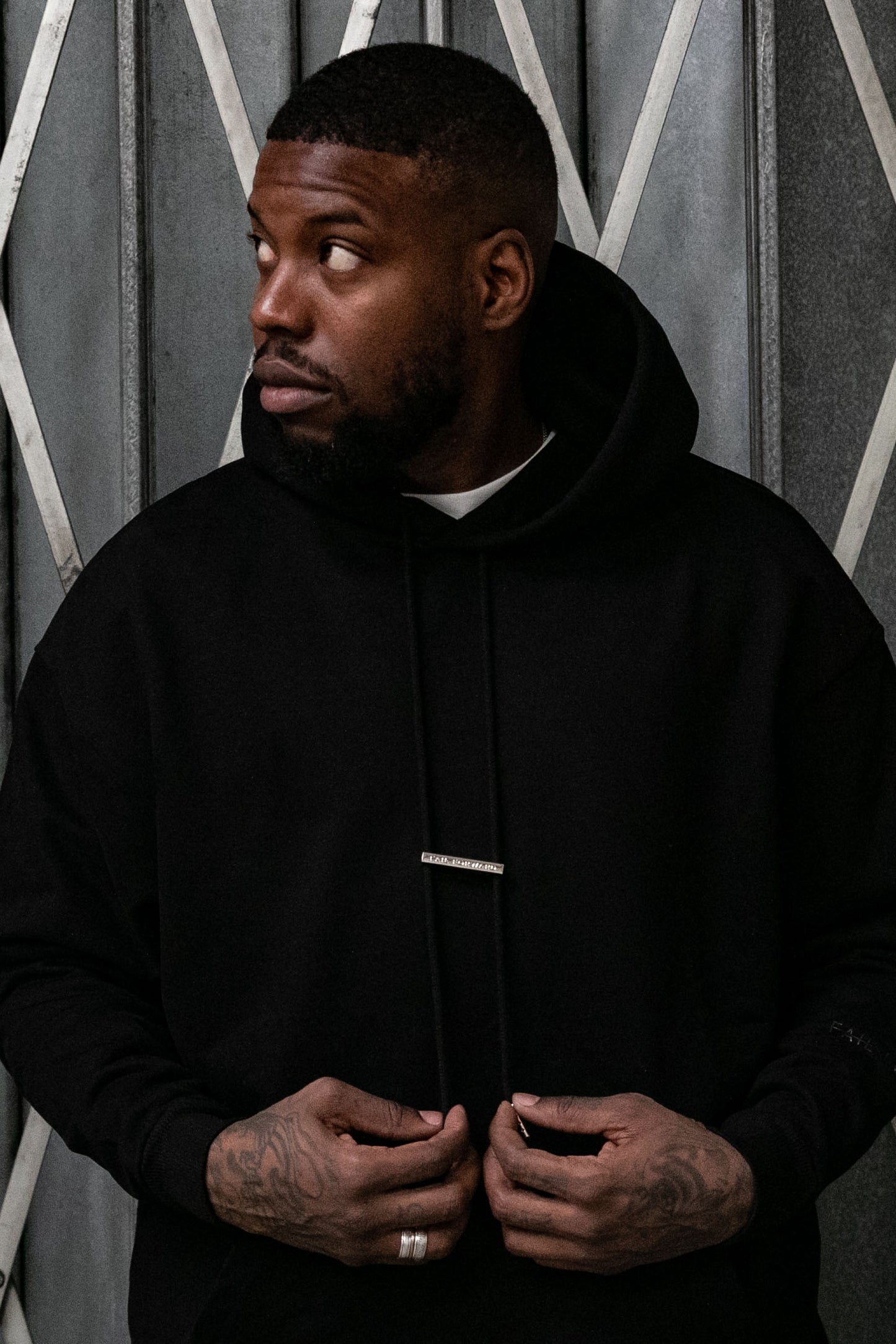 NOIR OVERSIZED HOODY